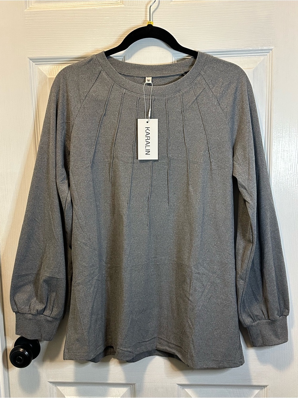 Gray Long Sleeve Round/crewneck Top Women’s Size Medium Pleated Details New